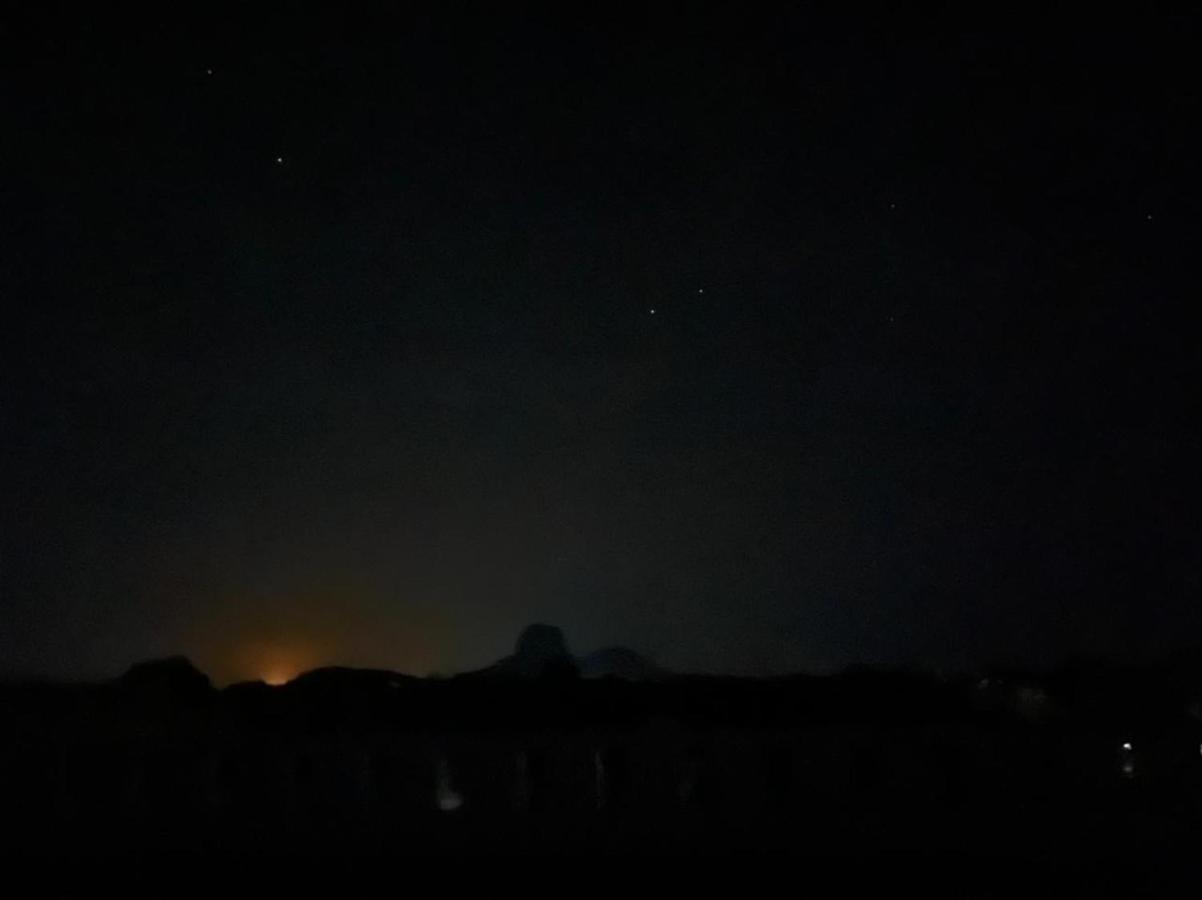 One More Night Hostel Sigiriya Buitenkant foto
