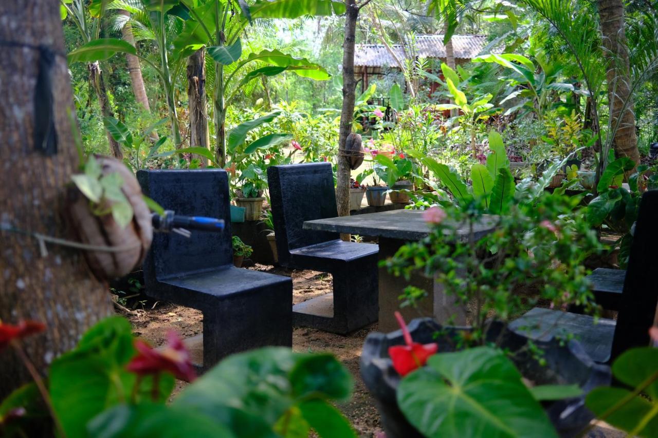 One More Night Hostel Sigiriya Buitenkant foto